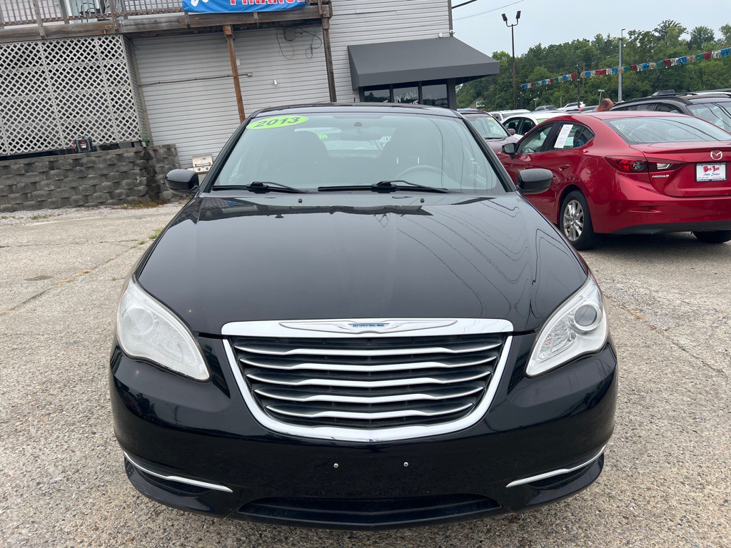 2013 Chrysler 200 Image 2