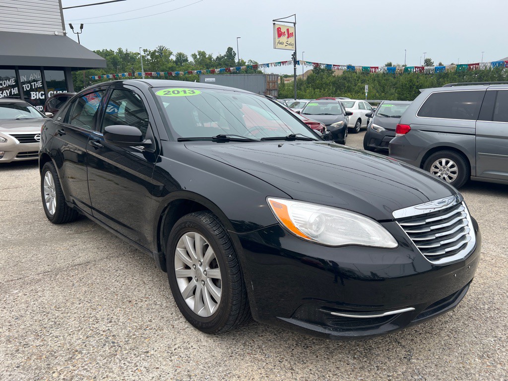 2013 Chrysler 200 Image 3