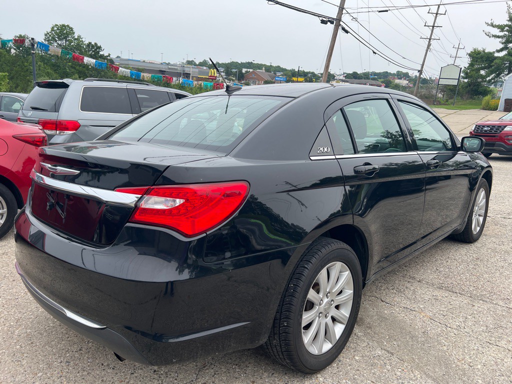 2013 Chrysler 200 Image 5