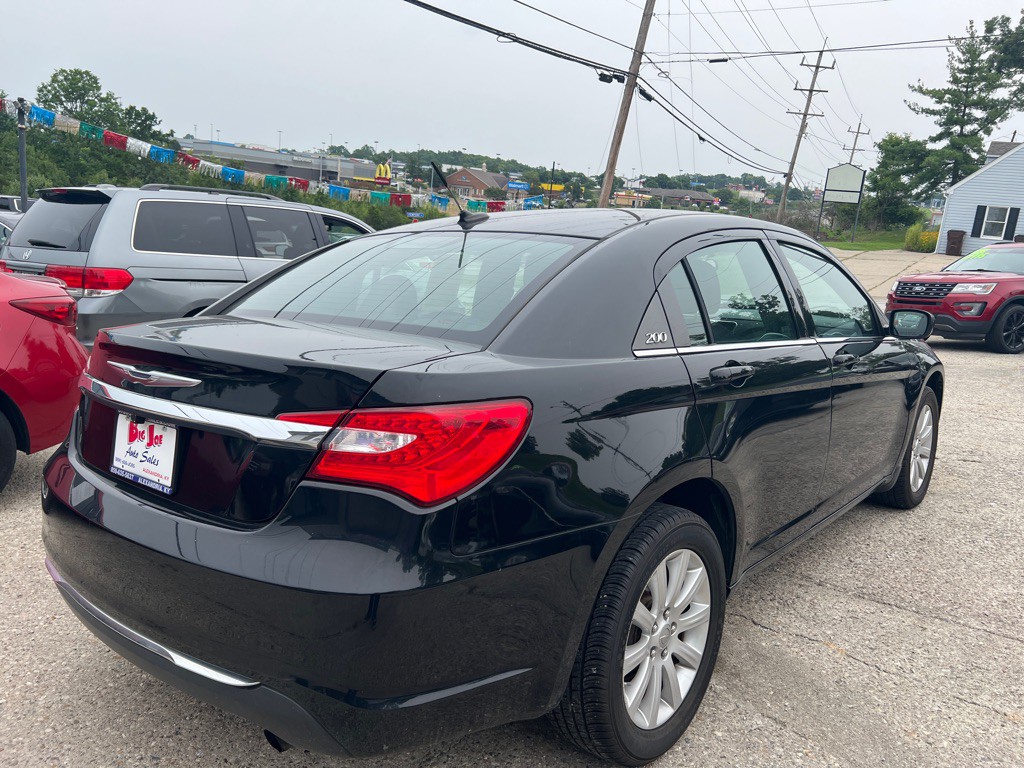 2013 Chrysler 200 Image 6