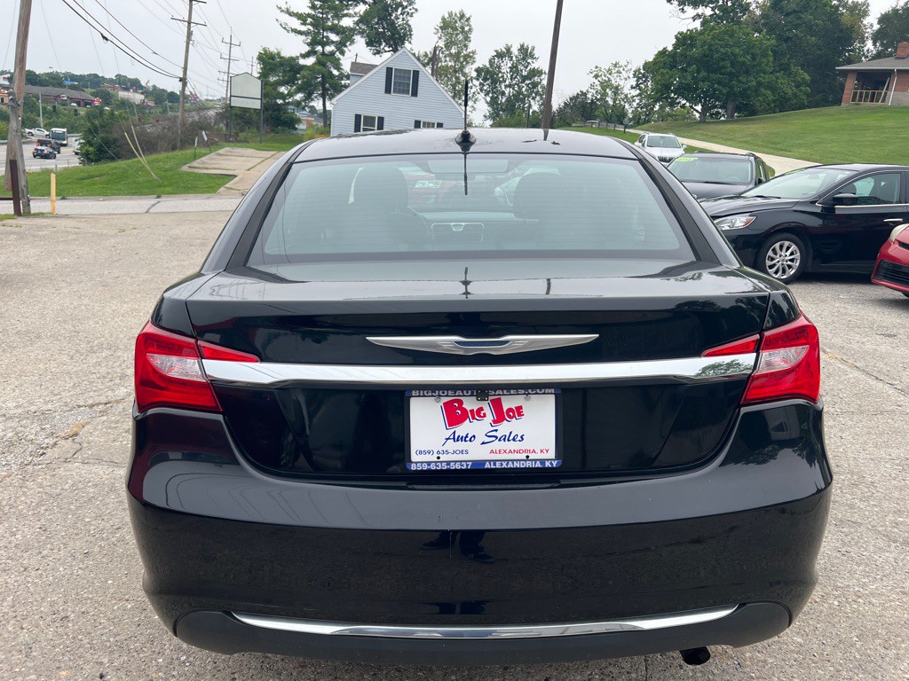 2013 Chrysler 200 Image 7