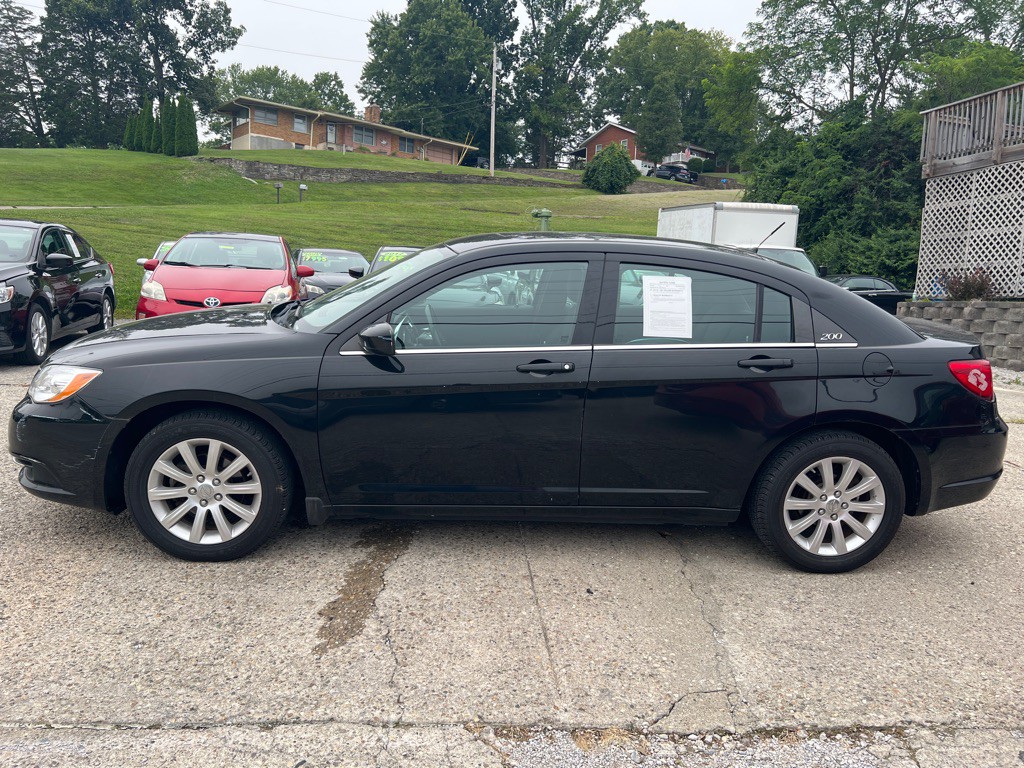 2013 Chrysler 200 Image 9