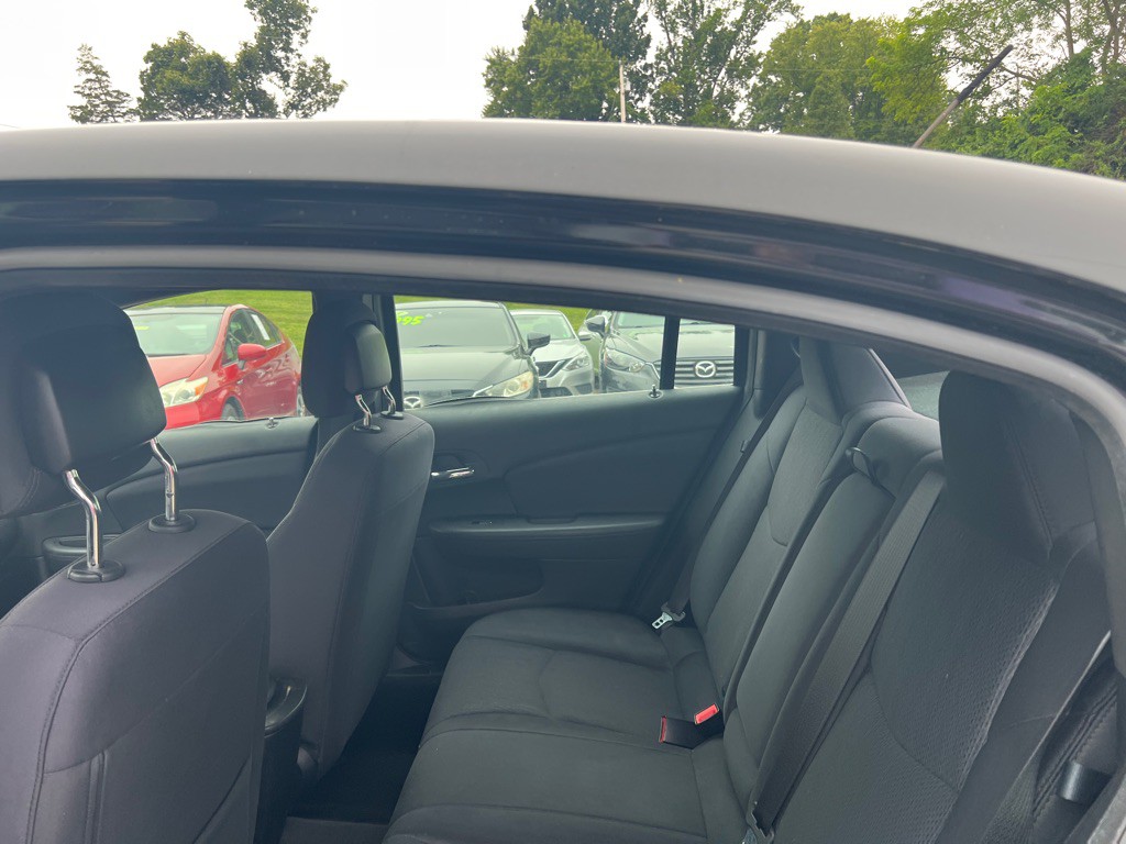 2013 Chrysler 200 Image 12