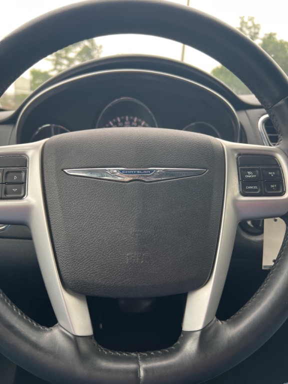 2013 Chrysler 200 Image 13