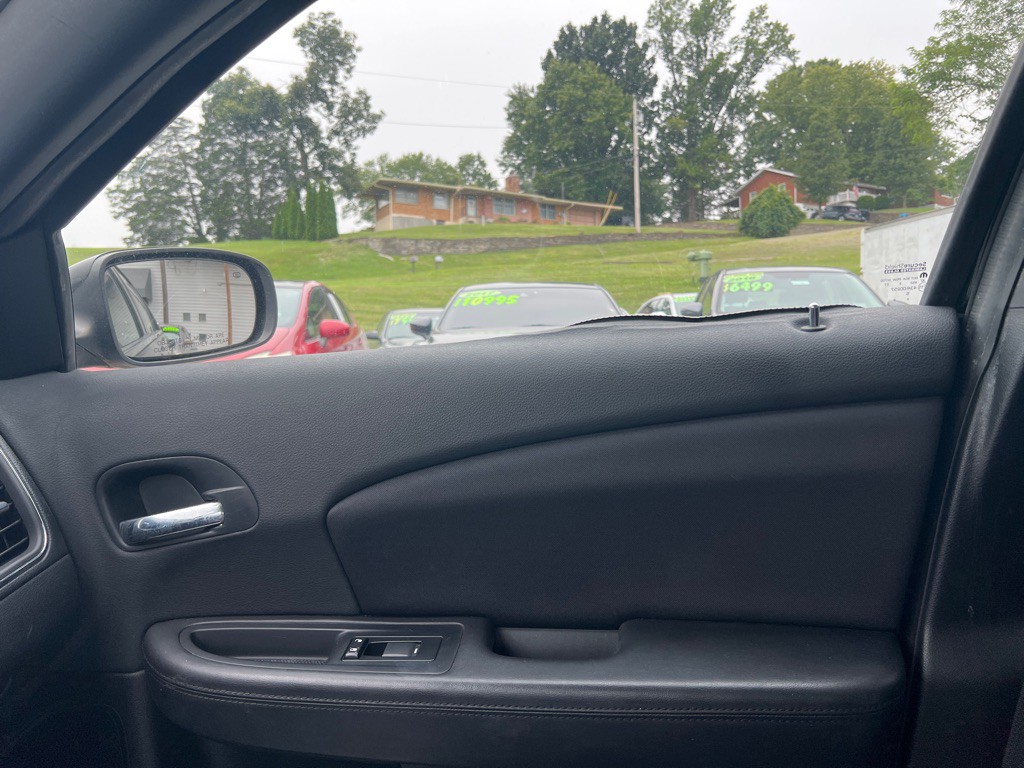 2013 Chrysler 200 Image 18
