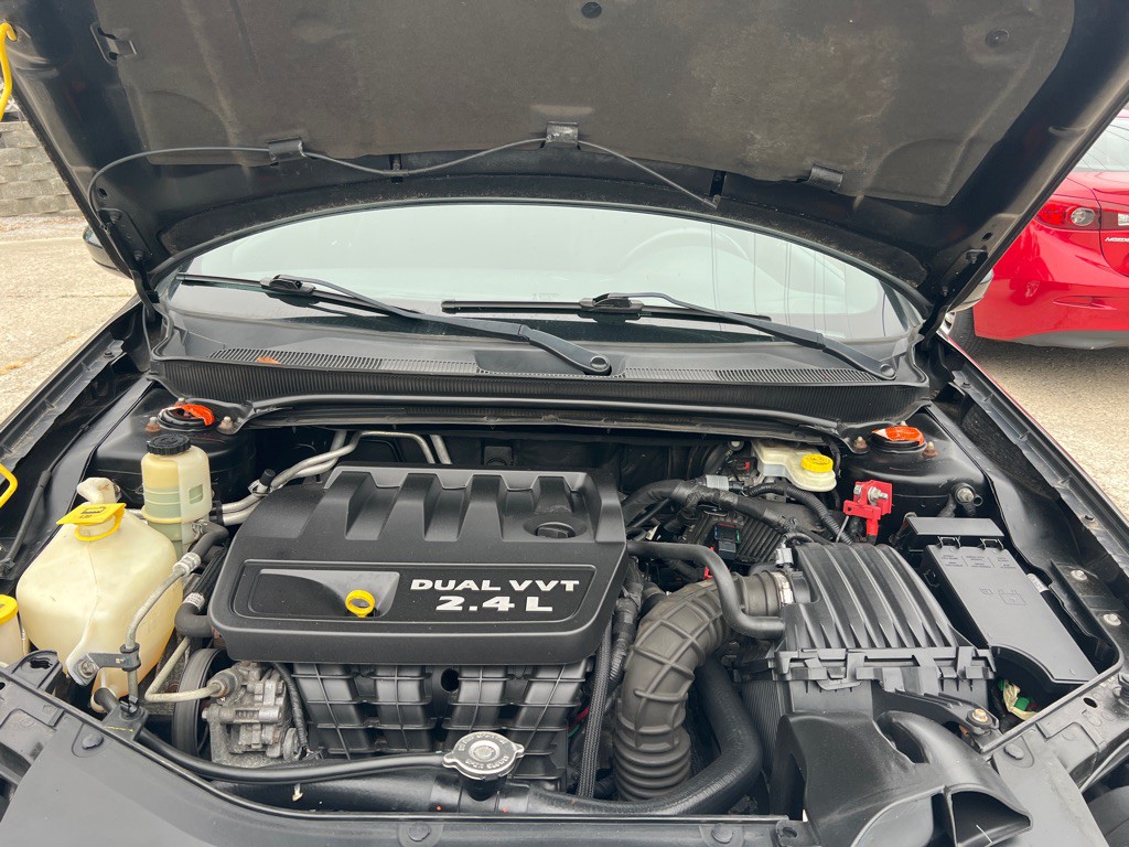 2013 Chrysler 200 Image 21