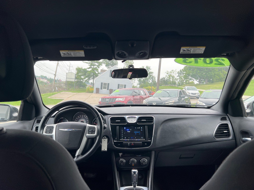 2013 Chrysler 200 Image 22