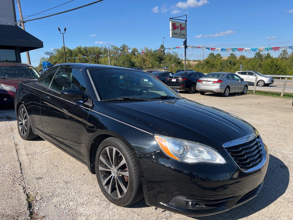 2011 Chrysler 200 Image 3