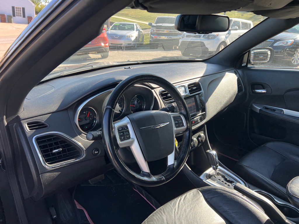 2011 Chrysler 200 Image 20