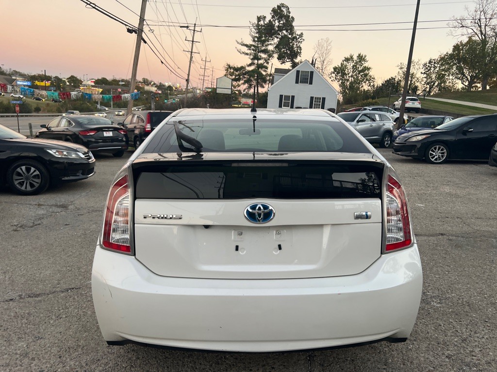2013 Toyota Prius Image 6