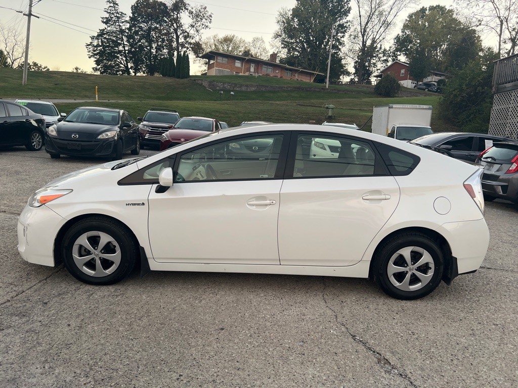 2013 Toyota Prius Image 8