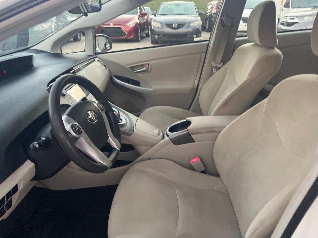 2013 Toyota Prius Image 10