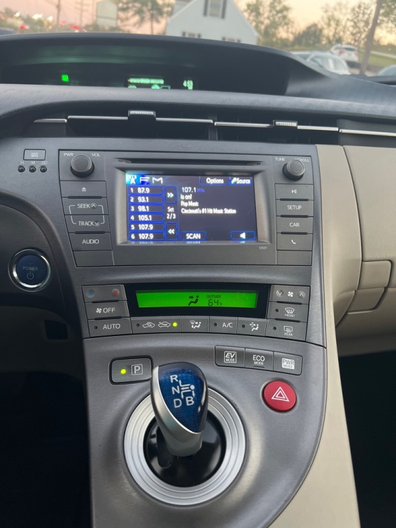 2013 Toyota Prius Image 13