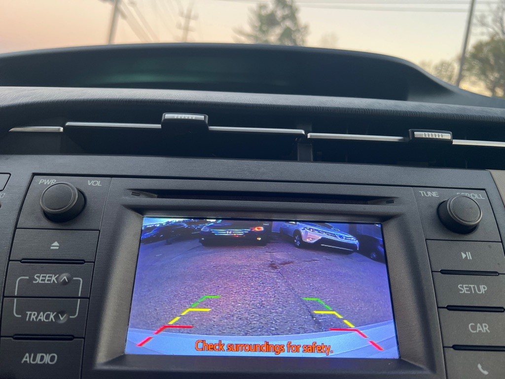 2013 Toyota Prius Image 15