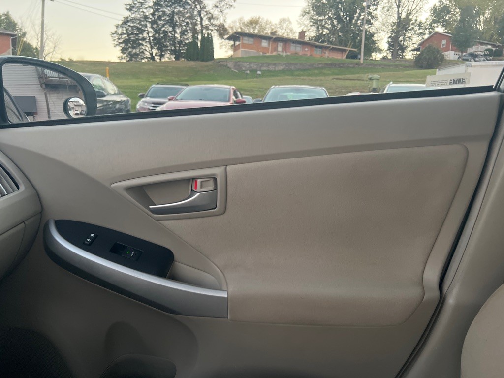 2013 Toyota Prius Image 17