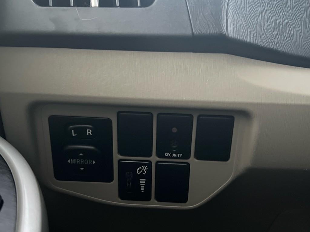 2013 Toyota Prius Image 18
