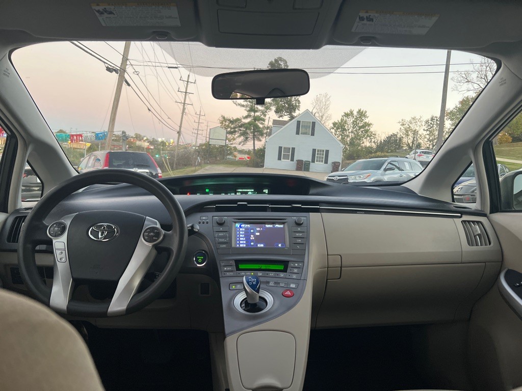 2013 Toyota Prius Image 24