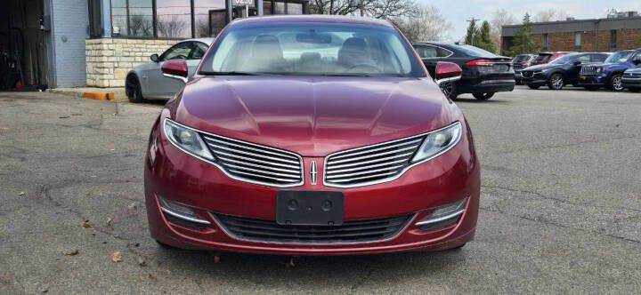 2013 Lincoln MKZ Image 2