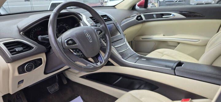 2013 Lincoln MKZ Image 9
