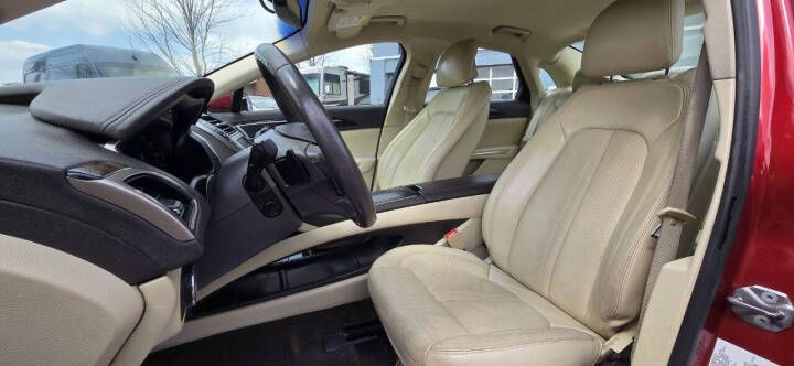 2013 Lincoln MKZ Image 10