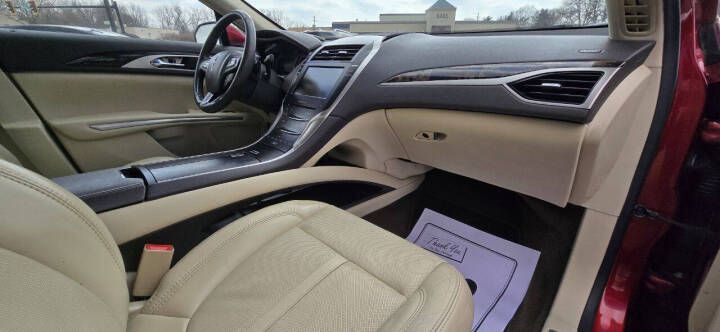 2013 Lincoln MKZ Image 16