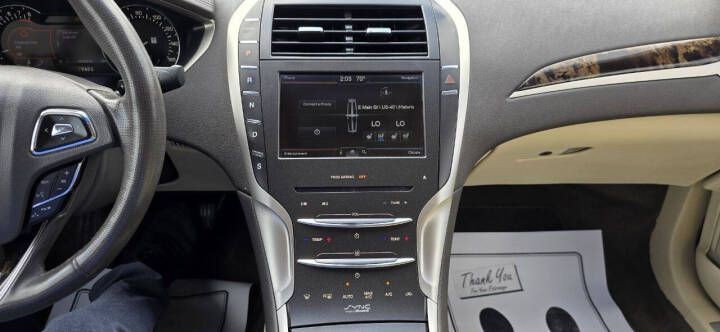 2013 Lincoln MKZ Image 18