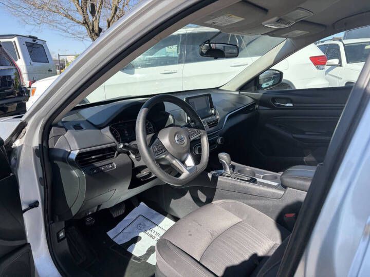 2019 Nissan Altima Image 8