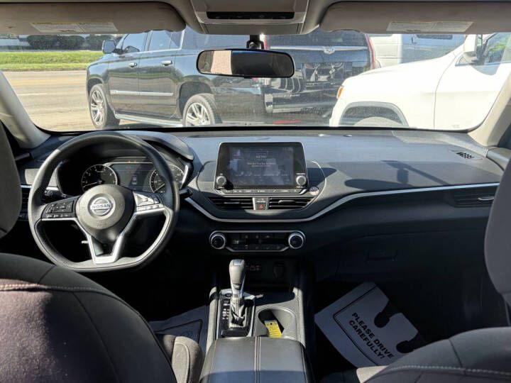 2019 Nissan Altima Image 10