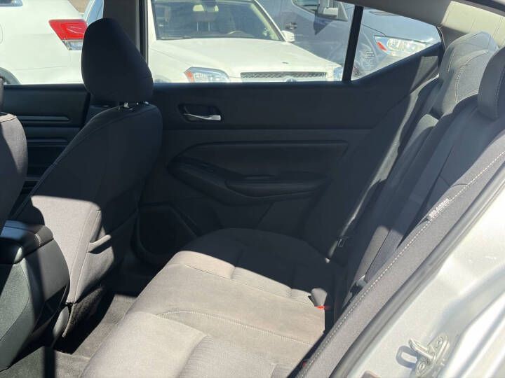 2019 Nissan Altima Image 11