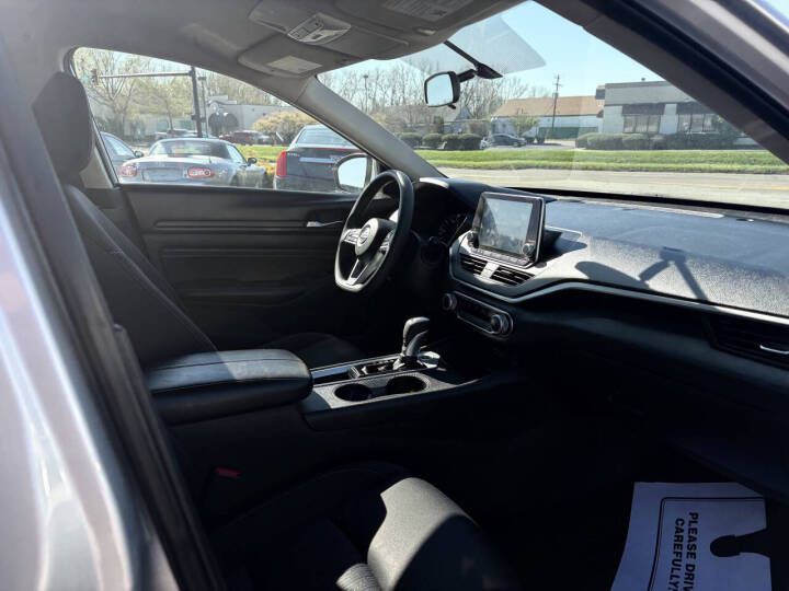 2019 Nissan Altima Image 12