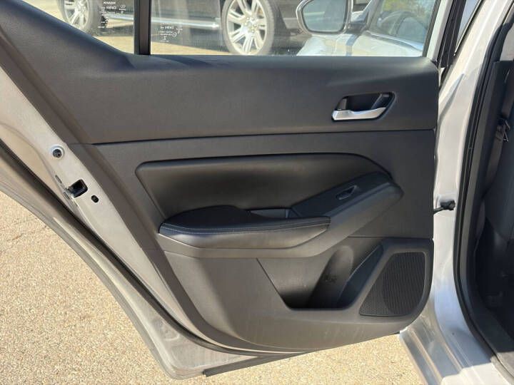 2019 Nissan Altima Image 13