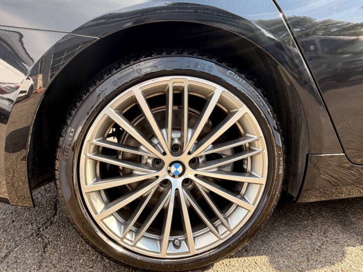 2017 BMW 5 Series Image 7