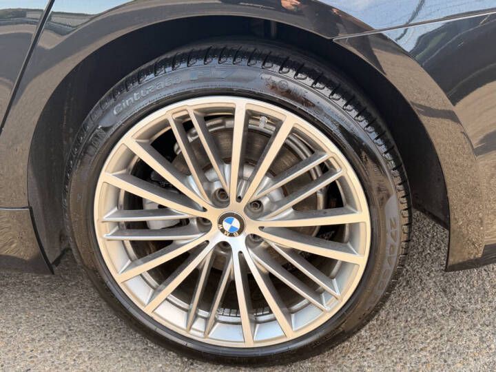 2017 BMW 5 Series Image 11