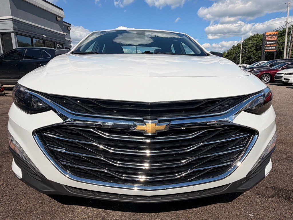 2022 Chevrolet Malibu Image 2