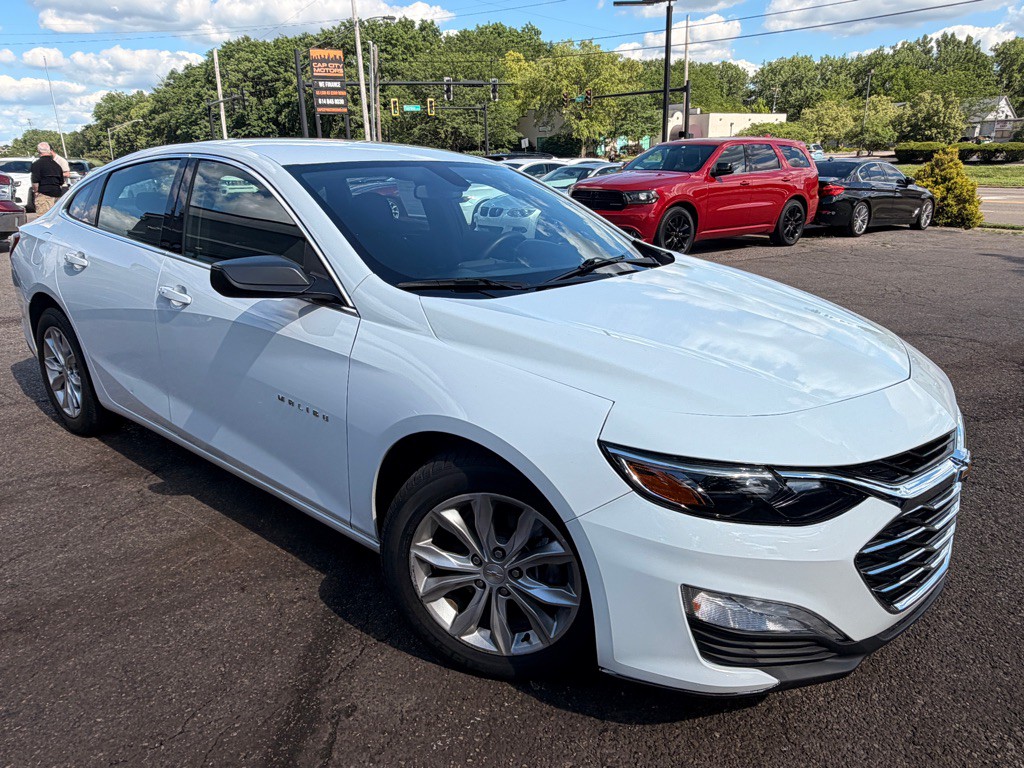 2022 Chevrolet Malibu Image 3