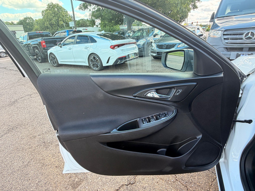 2022 Chevrolet Malibu Image 10