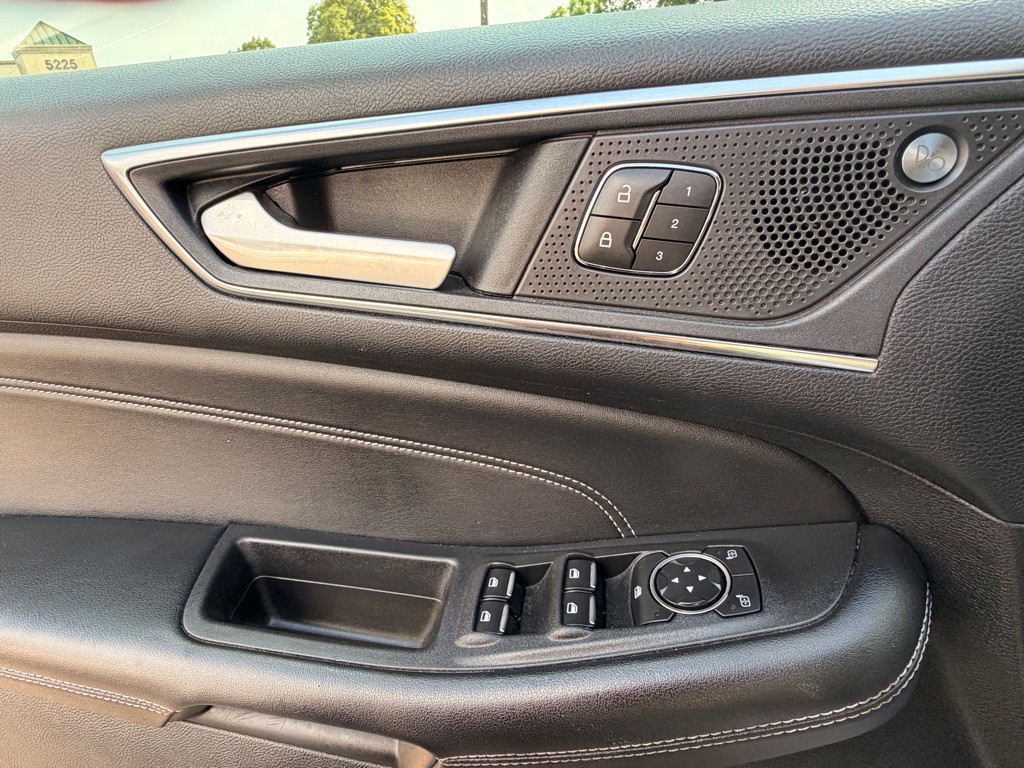2021 Ford Edge Image 11