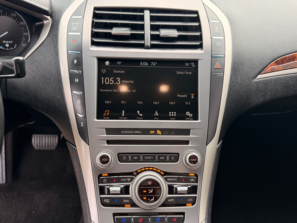 2017 Lincoln MKZ Image 25