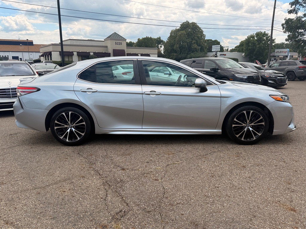 2018 Toyota Camry Image 4