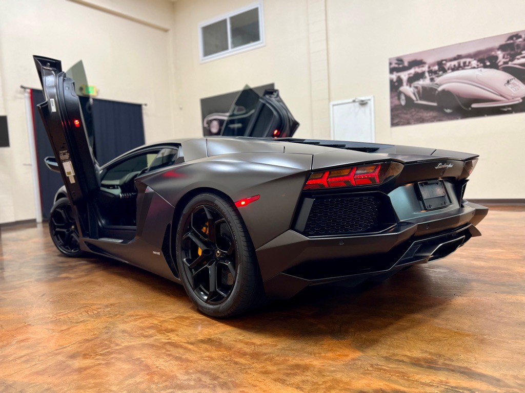 2012 Lamborghini Aventador Image 2