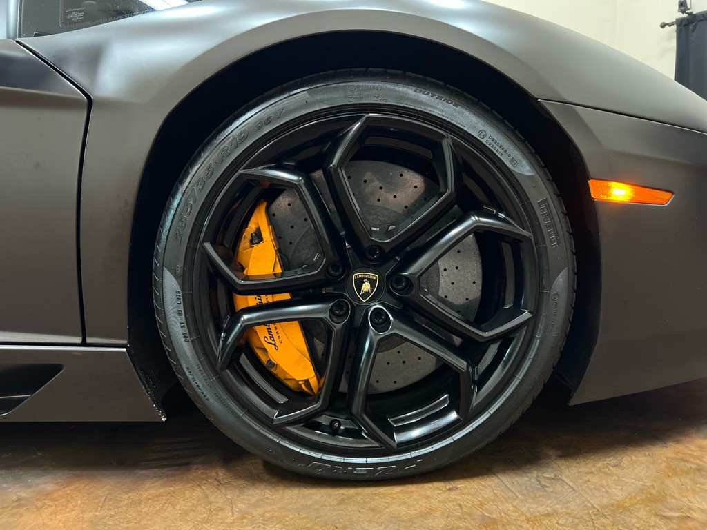 2012 Lamborghini Aventador Image 12