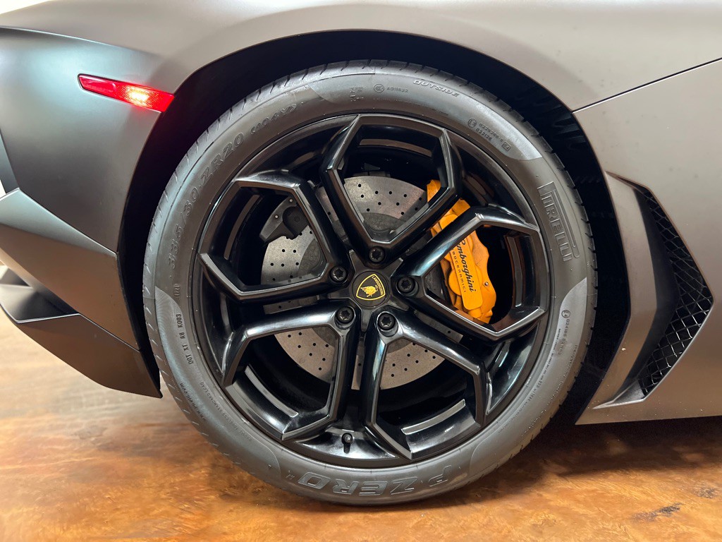 2012 Lamborghini Aventador Image 13