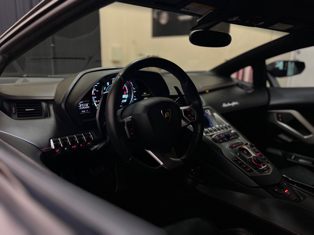 2012 Lamborghini Aventador Image 24