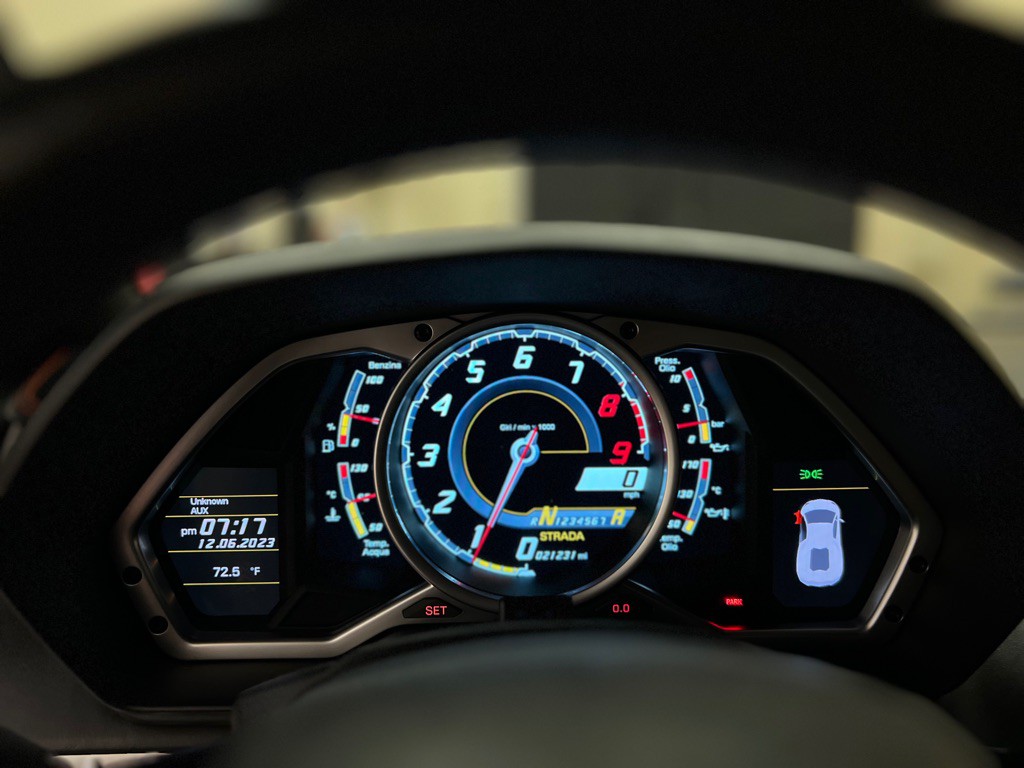 2012 Lamborghini Aventador Image 32