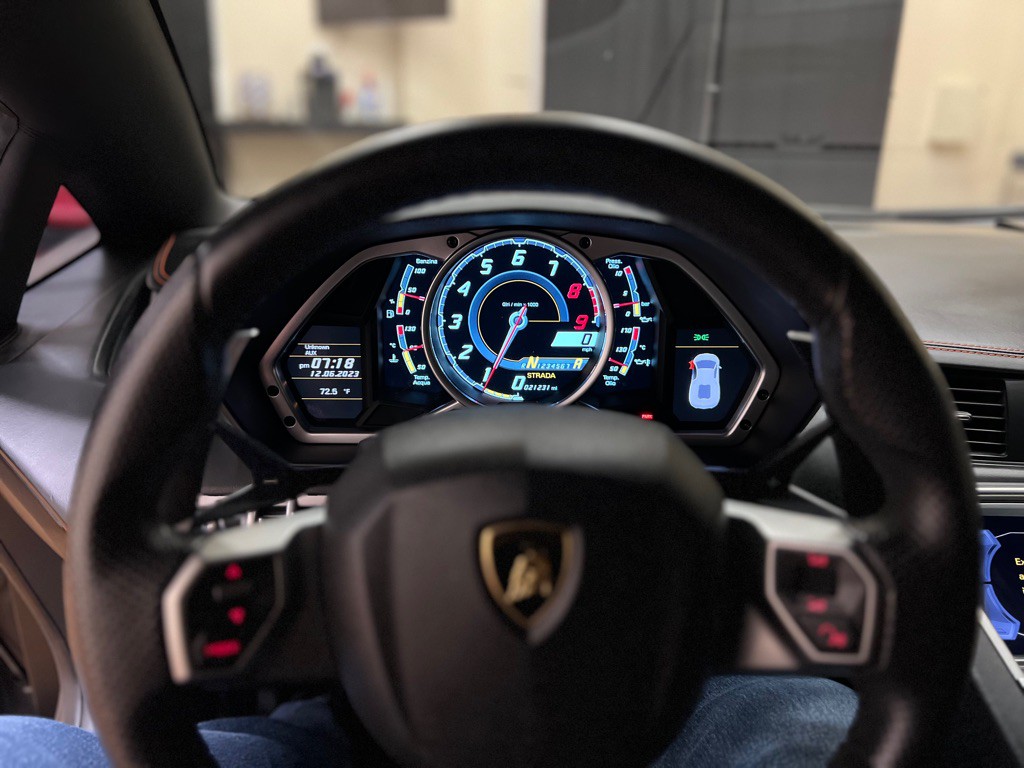 2012 Lamborghini Aventador Image 37
