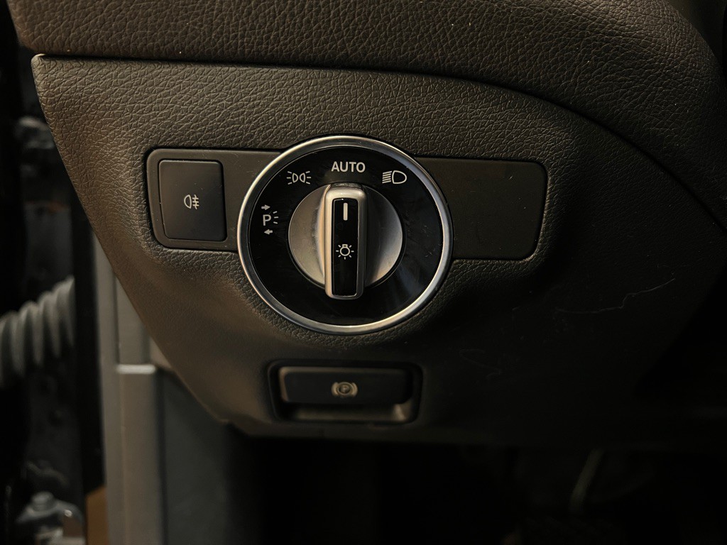 2018 Mercedes-Benz CLA-Class Image 19