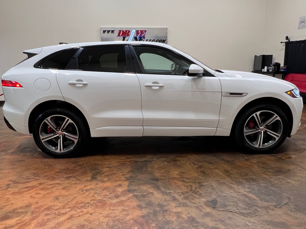 2020 Jaguar F-PACE Image 10