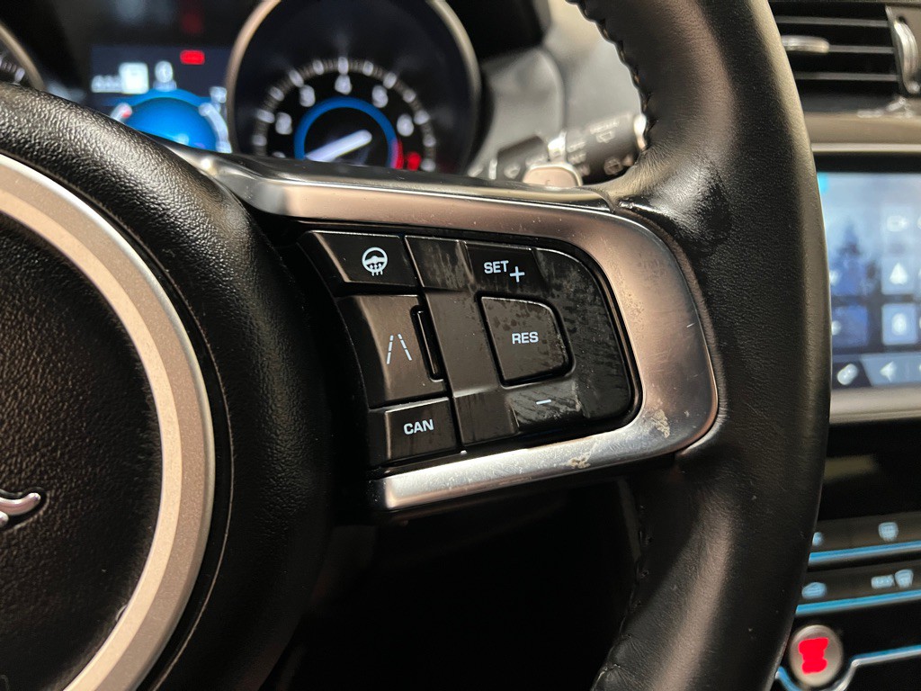 2020 Jaguar F-PACE Image 27