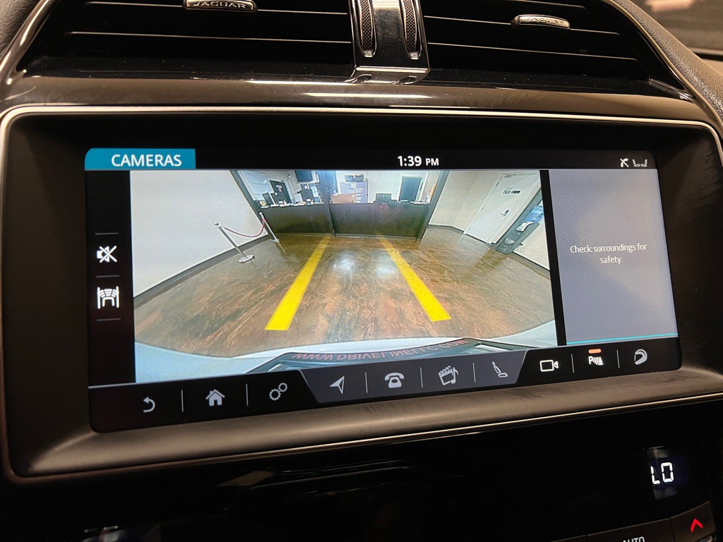 2020 Jaguar F-PACE Image 32