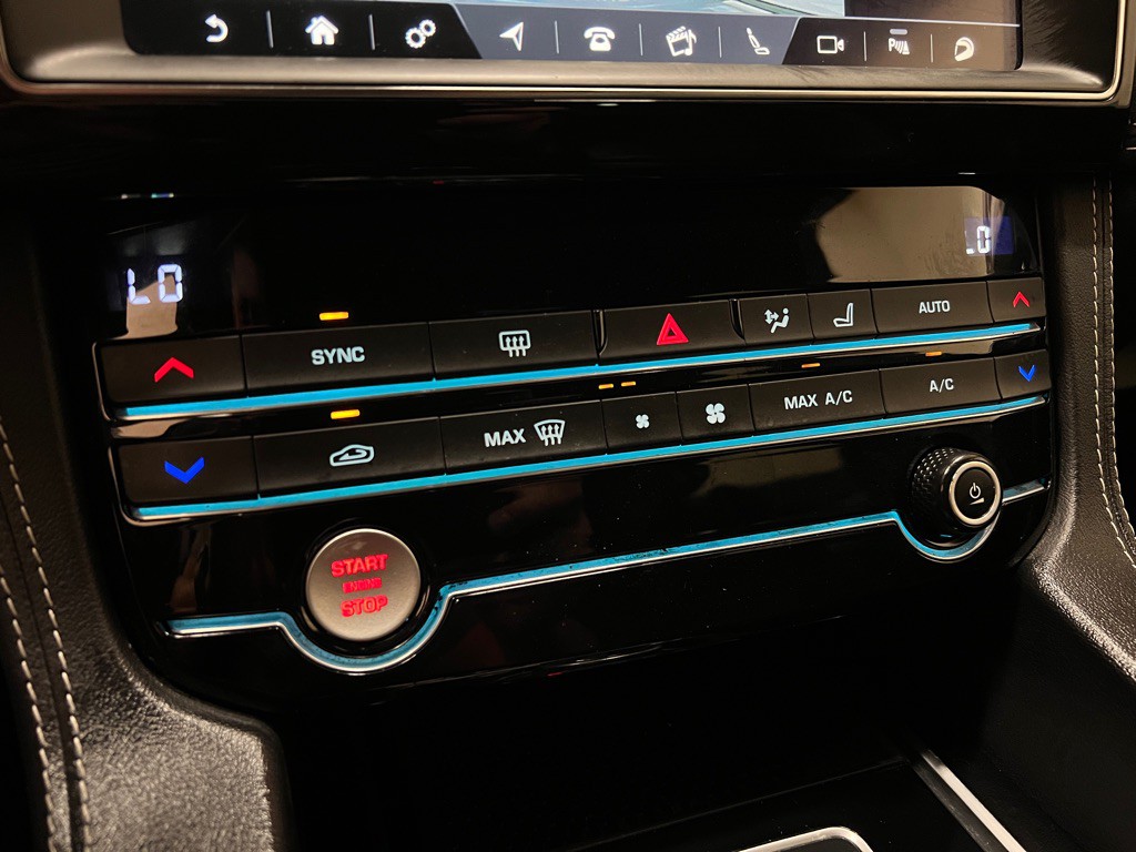 2020 Jaguar F-PACE Image 33